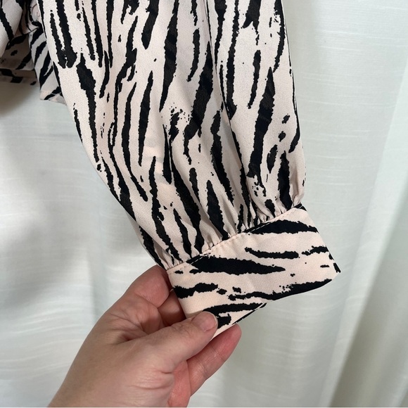 DNT zebra print long sleeve wrap blouse - Picture 3 of 10